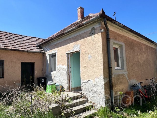 Eladó családi ház, Csornán 19.5 M Ft, 2 szobás
