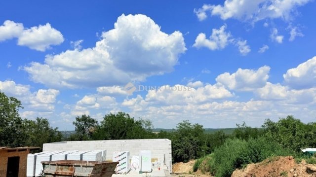 Eladó téglalakás, Mogyoródon 65.75 M Ft, 2 szobás