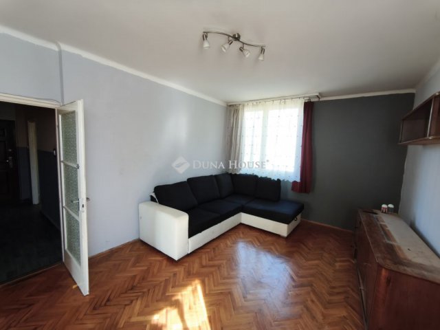 Eladó téglalakás, Tatabányán, Köztársaság útján 32.99 M Ft