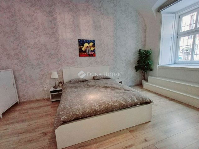 Eladó téglalakás, Budapesten, VI. kerületben 108.64 M Ft