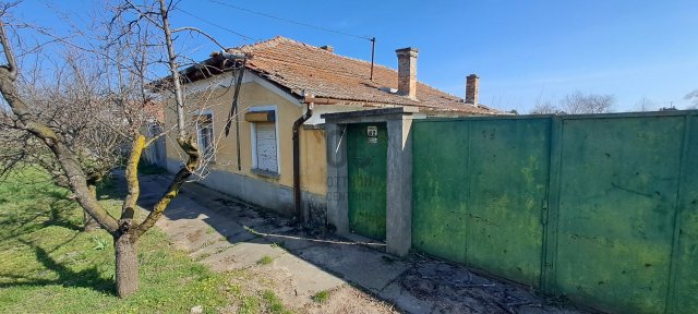 Eladó családi ház, Pitvaroson 1.6 M Ft, 3 szobás