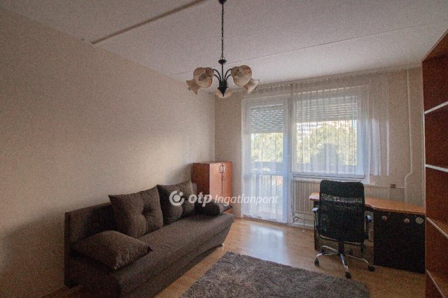 Kiadó panellakás, albérlet, Debrecenben 180 E Ft / hó
