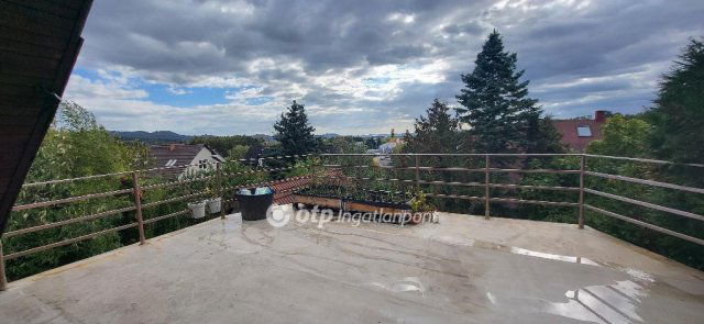 Eladó családi ház, Budakeszin 174.7 M Ft, 9 szobás