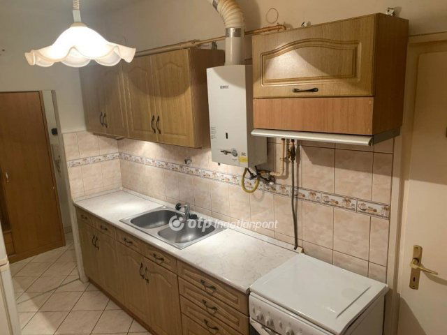 Eladó téglalakás, Dunaújvárosban 39 M Ft, 2 szobás