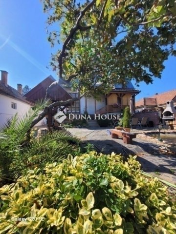 Eladó családi ház, Vecsésen 149.9 M Ft, 5 szobás