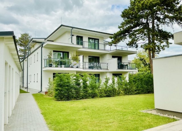 Eladó téglalakás, Siófokon 214 M Ft, 5 szobás