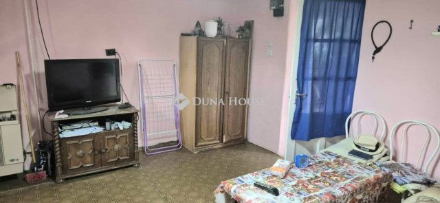 Eladó családi ház, Szegeden 32.8 M Ft, 1 szobás