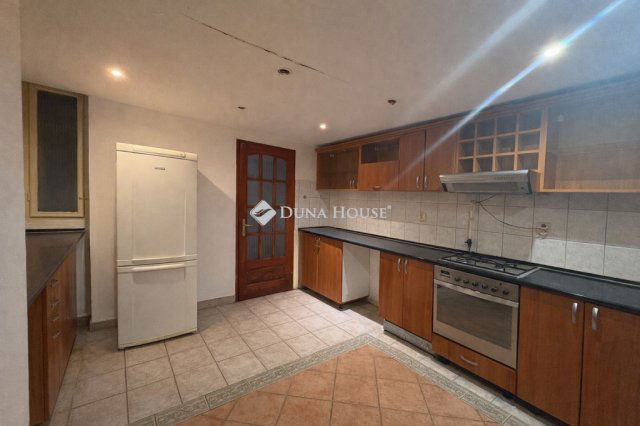 Eladó téglalakás, Budapesten, VI. kerületben 79.9 M Ft, 1 szobás