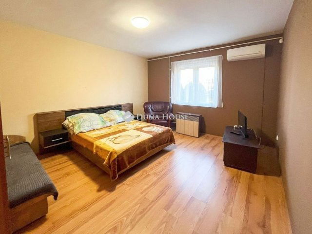 Eladó ikerház, Siófokon 95 M Ft, 6 szobás / költözzbe.hu