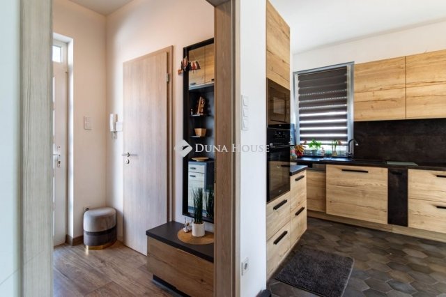 Eladó ikerház, Budapesten, XVIII. kerületben 164.5 M Ft, 5 szobás