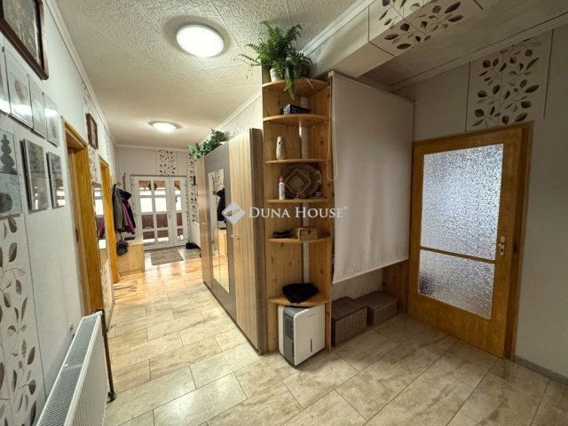 Eladó családi ház, Csolnokon 75 M Ft, 4 szobás