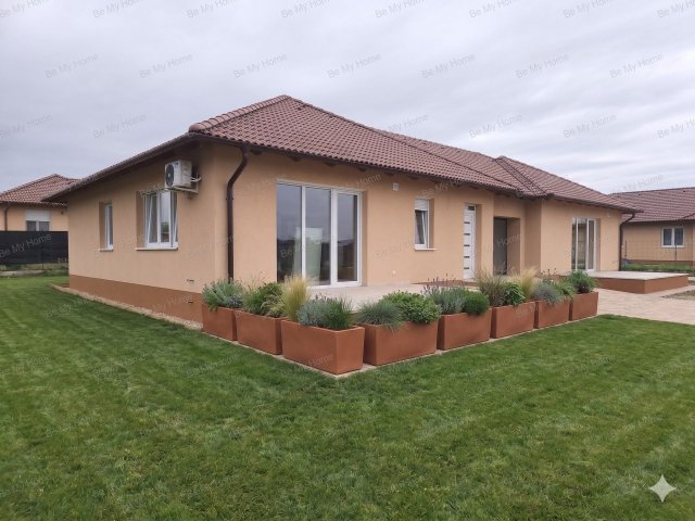 Eladó ikerház, Vácrátóton 119 M Ft, 4 szobás