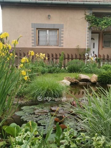 Eladó családi ház, Vecsésen 88 M Ft, 3 szobás