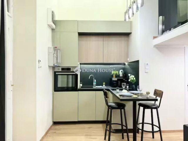 Eladó téglalakás, Budapesten, VI. kerületben 55 M Ft, 1 szobás