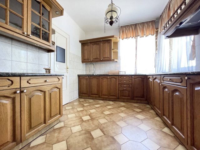 Eladó családi ház, Taksonyon 320 M Ft, 7 szobás