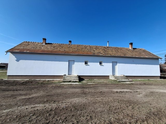 Eladó téglalakás, Komáromban 41.5 M Ft, 3+1 szobás