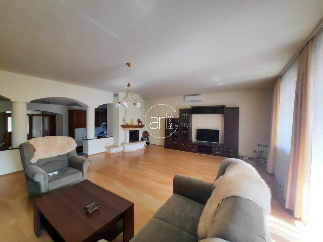 Kiadó téglalakás, albérlet, Szegeden 350 E Ft / hó, 3+1 szobás