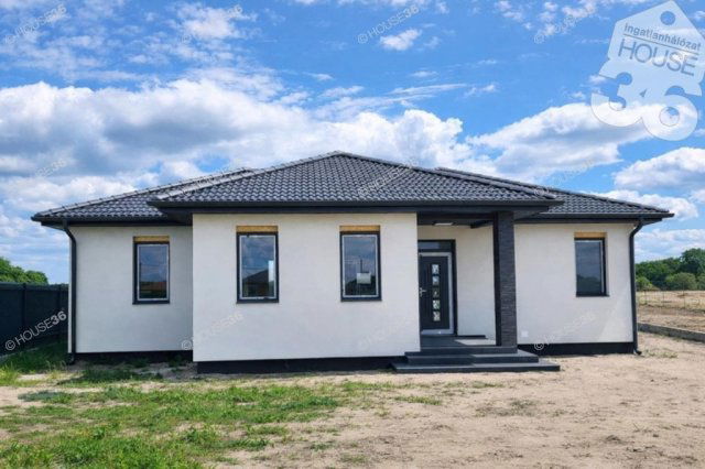 Eladó családi ház, Kiskunfélegyházán 46.99 M Ft, 4 szobás