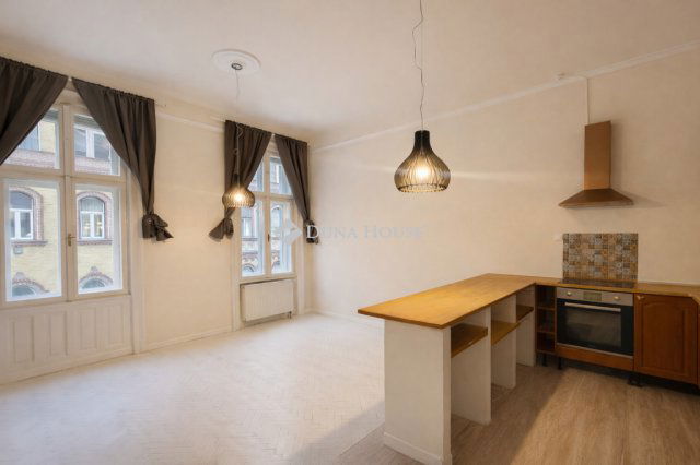 Eladó téglalakás, Budapesten, VII. kerületben 84.5 M Ft