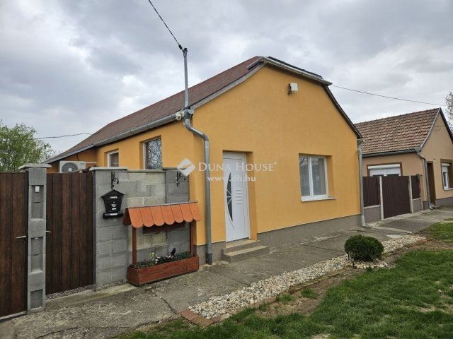 Eladó családi ház, Nagytótfalun 49.5 M Ft, 3 szobás
