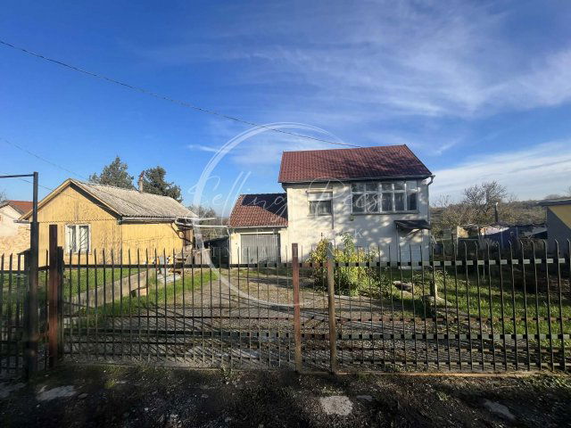 Eladó családi ház, Pécsett 42 M Ft, 1+2 szobás