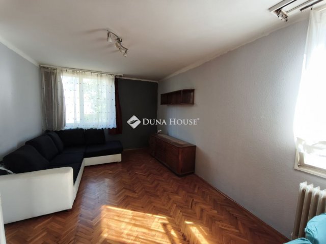 Eladó téglalakás, Tatabányán, Köztársaság útján 32.99 M Ft