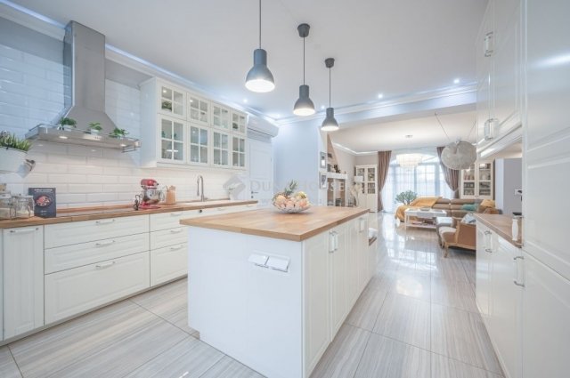 Eladó családi ház, Lajosmizsén 229 M Ft, 5 szobás