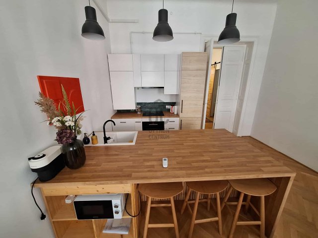 Kiadó téglalakás, albérlet, VI. kerületben, Király utcában