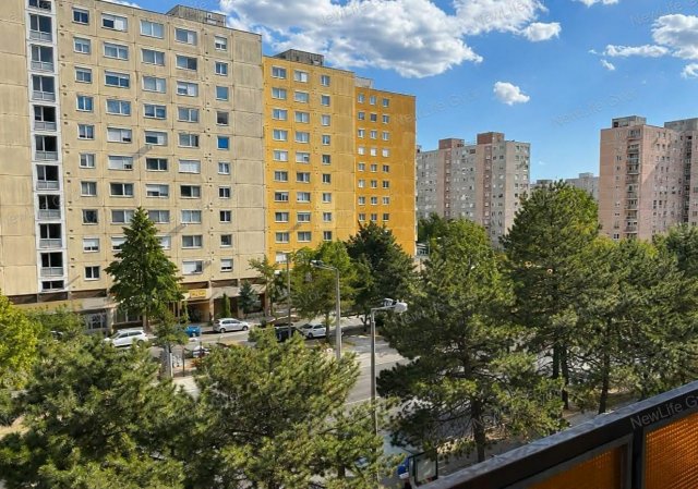 Eladó panellakás, Győrött 40.9 M Ft, 2 szobás