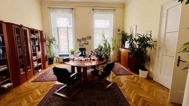 Eladó téglalakás, Budapesten, VI. kerületben 93 M Ft, 2 szobás