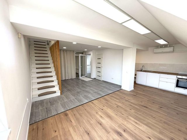 Eladó téglalakás, Szentendrén 99.9 M Ft, 4 szobás