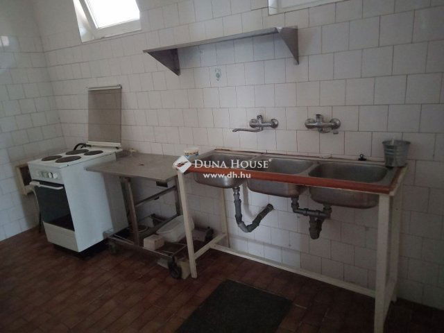 Eladó hotel, Dunaharasztin 199.9 M Ft, 20 szobás