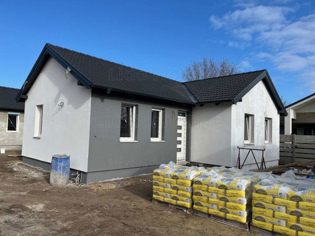 Eladó családi ház, Siófokon 79.9 M Ft, 4 szobás