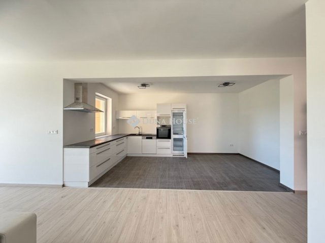 Eladó ikerház, Nagytarcsán 133.7 M Ft, 4 szobás