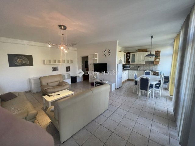 Kiadó téglalakás, albérlet, Kecskeméten 300 E Ft / hó