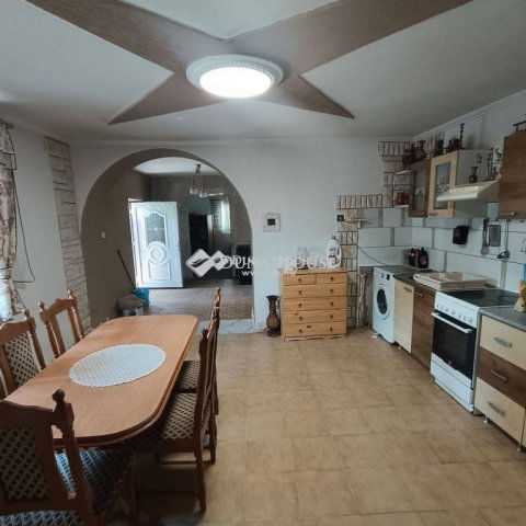 Eladó családi ház, Izsákon 17.9 M Ft, 4 szobás