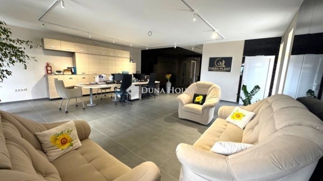 Eladó üzlethelyiség, Debrecenben 145 M Ft, 1 szobás