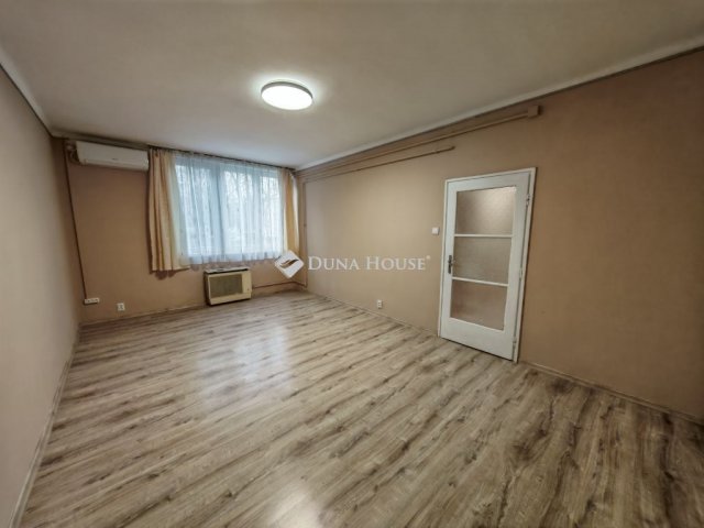 Eladó téglalakás, Szolnokon, Kolozsvári utcában 29.9 M Ft