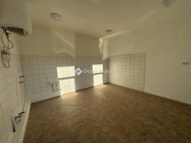 Eladó téglalakás, Budapesten, XX. kerületben 40 M Ft, 1 szobás