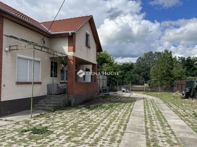 Eladó családi ház, Dánszentmiklóson 52 M Ft, 4 szobás