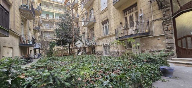 Eladó téglalakás, Budapesten, VI. kerületben 69.9 M Ft, 2 szobás