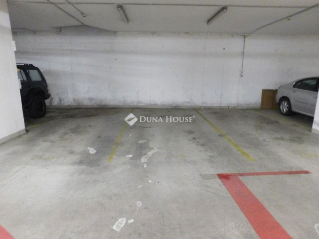 Eladó garázs, Budapesten, VIII. kerületben 15 M Ft