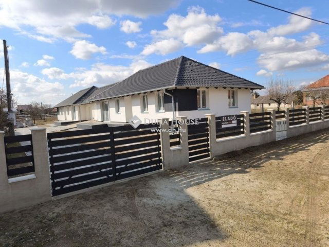 Eladó ikerház, Hernádon 73.5 M Ft, 5 szobás