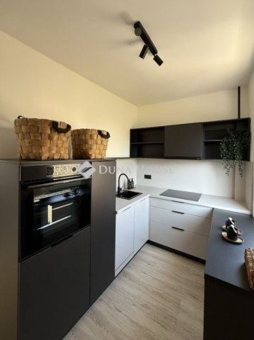 Eladó panellakás, Pécsett 51.9 M Ft, 2 szobás