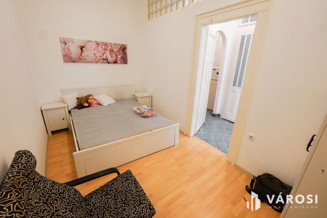 Kiadó téglalakás, albérlet, Budapesten, V. kerületben, 3 szobás