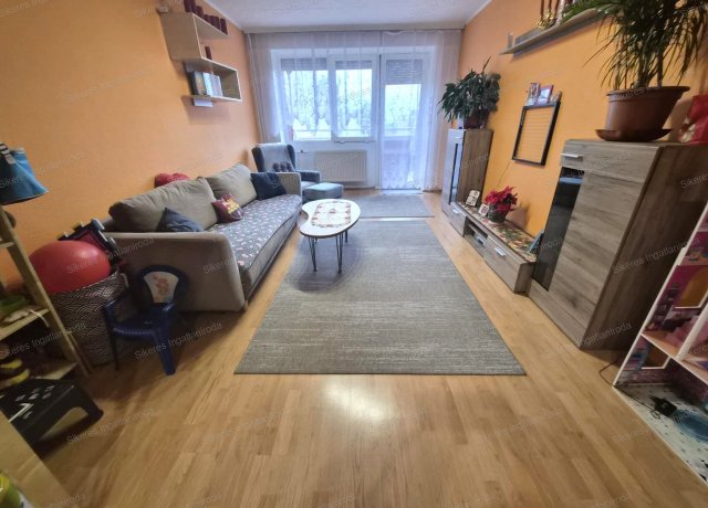 Eladó panellakás, Tatabányán 52.9 M Ft, 3 szobás