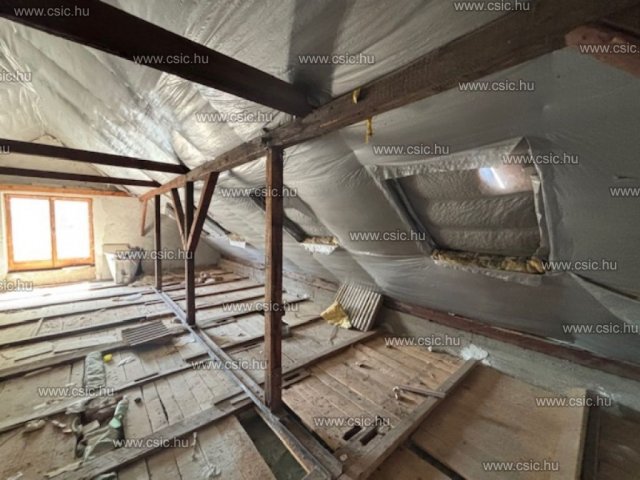 Eladó családi ház, Budapesten, III. kerületben 89.9 M Ft