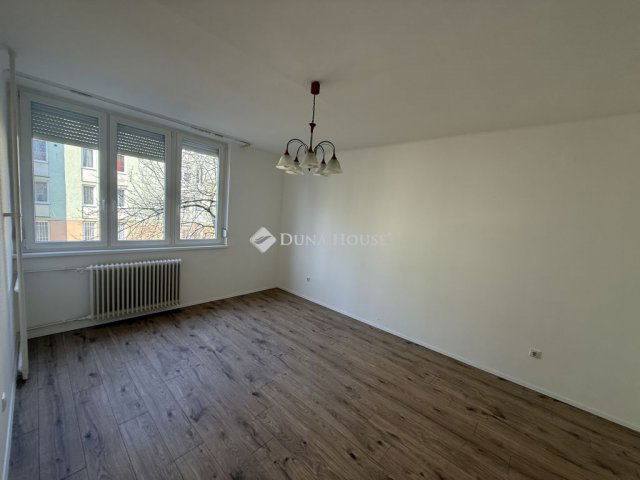 Eladó téglalakás, Tatabányán, Köztársaság útján 34.99 M Ft