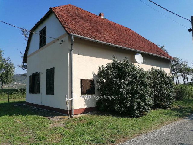 Eladó családi ház, Somlójenőn 34 M Ft, 3+4 szobás