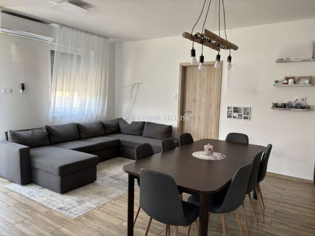 Eladó családi ház, Kecskeméten 87.9 M Ft, 5 szobás